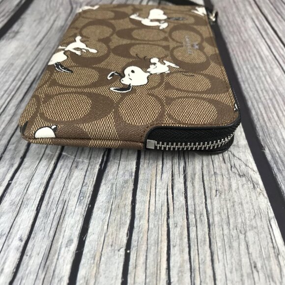 Coach X Peanuts Corner Zip Wristlet Wallet With Snoopy & Woodstock - Picture 5 of 8